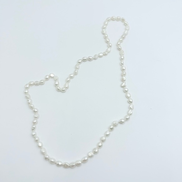 Vintage Elegant Genuine White Pearl Necklace - Picture 4 of 6
